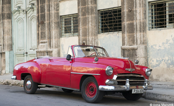 A Guide to Havana: Classic Cars in Havana, Cuba