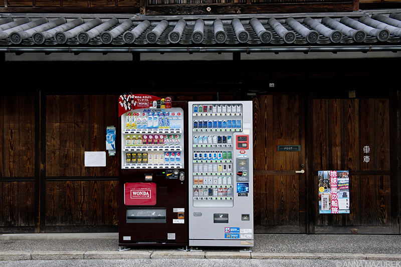 Mazurek_Japan_Vending Machines